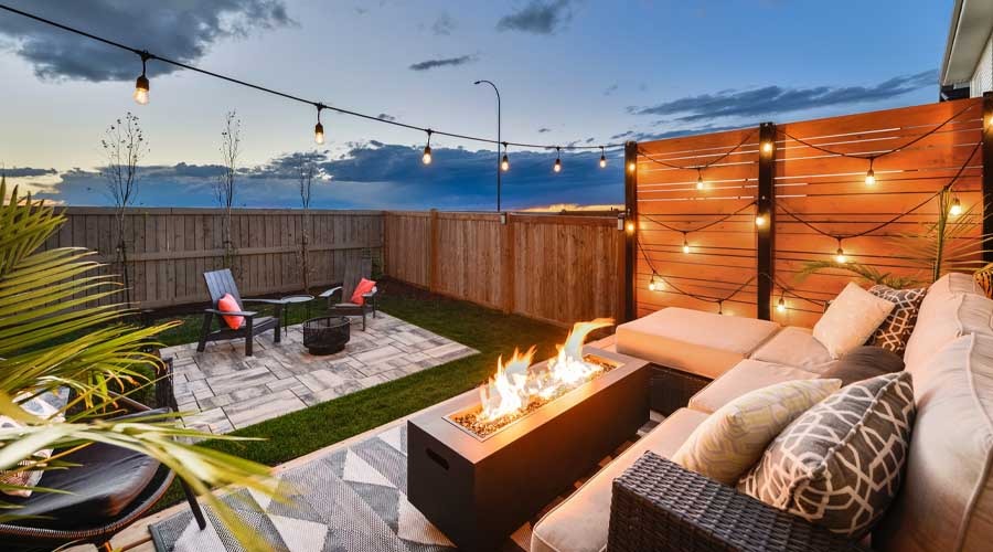 Outdoor Patio Privacy Screen Installation Using Wood and Metal Materials